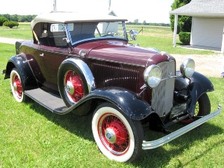 Right front 1932 Ford Model B Cabriolet